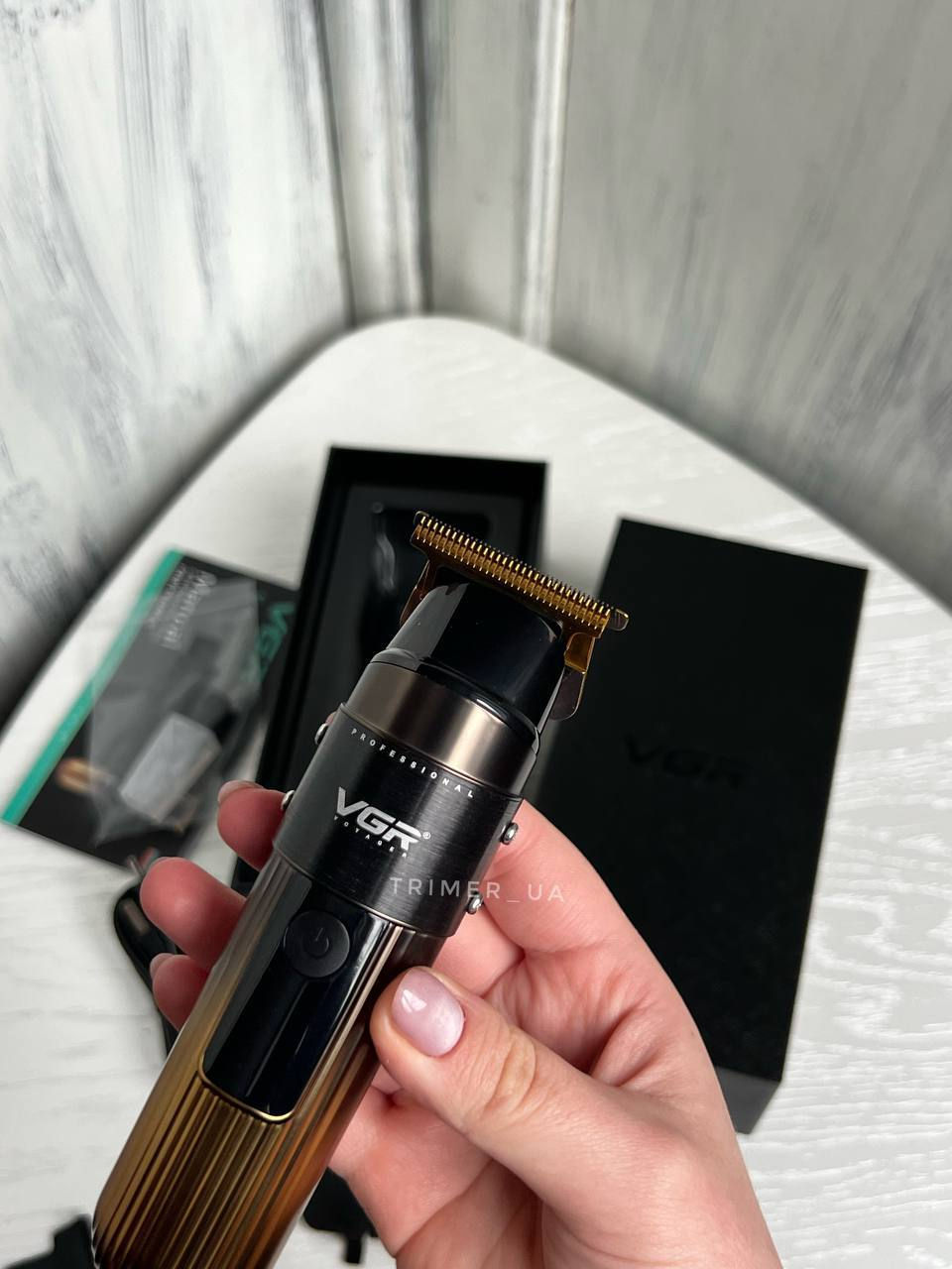 Прев'ю: Професійний тример для окантовки та догляду за бородою VGR Professional V-929