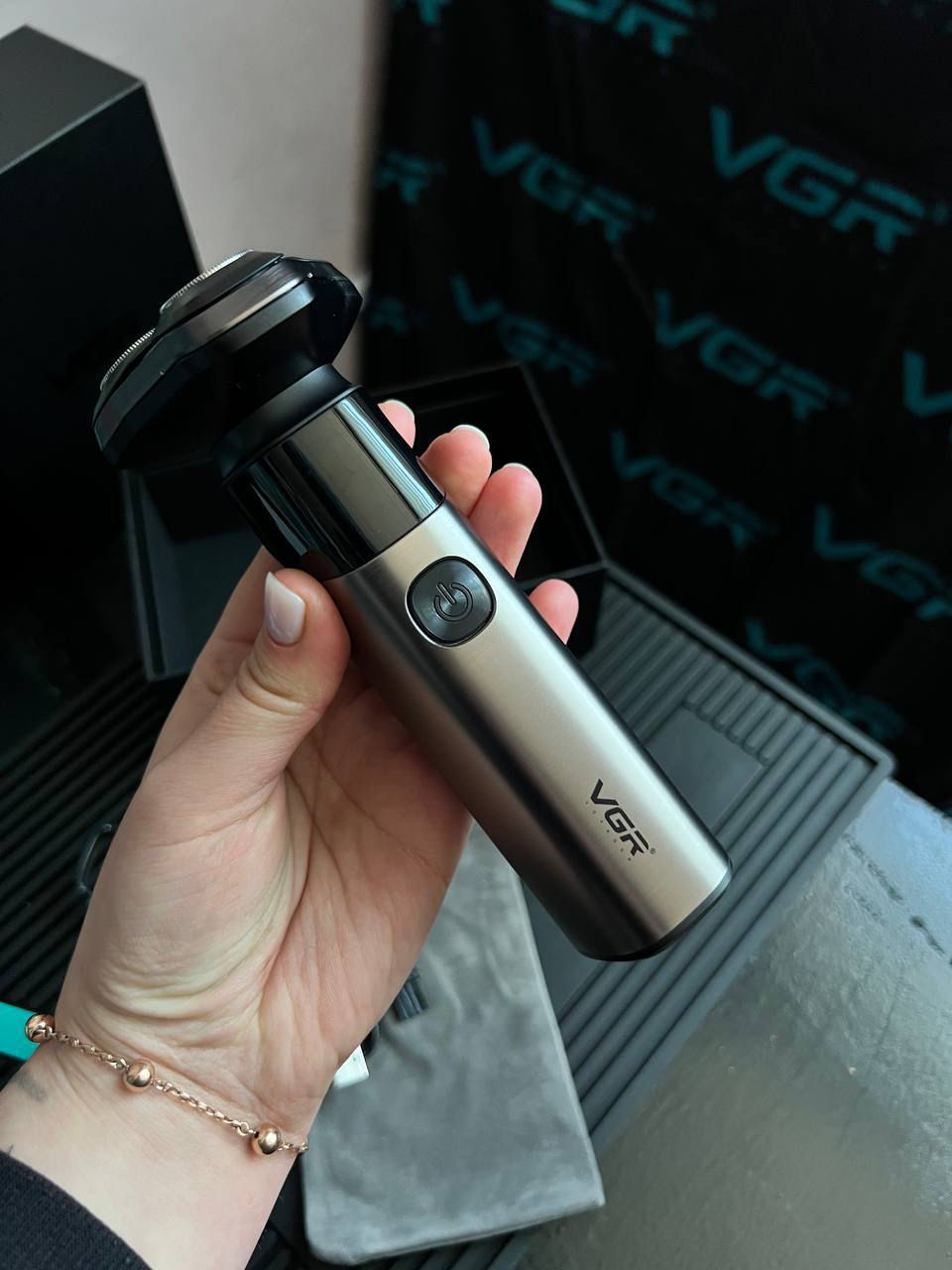 Прев'ю: Електробритва роторна VGR V-321