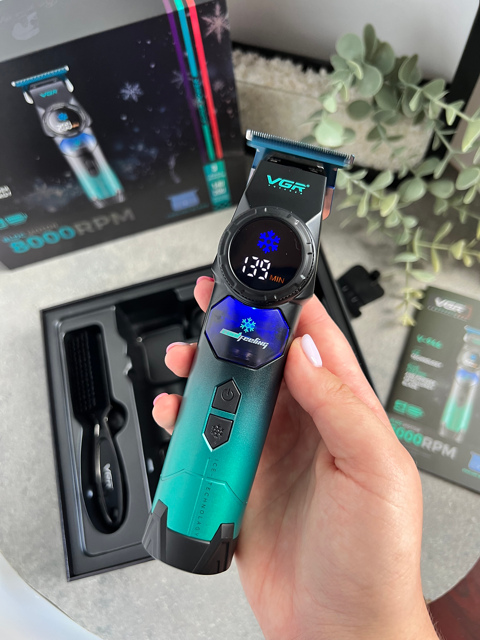 Прев'ю: Тример для окантовки та бороди VGR Professional V-946