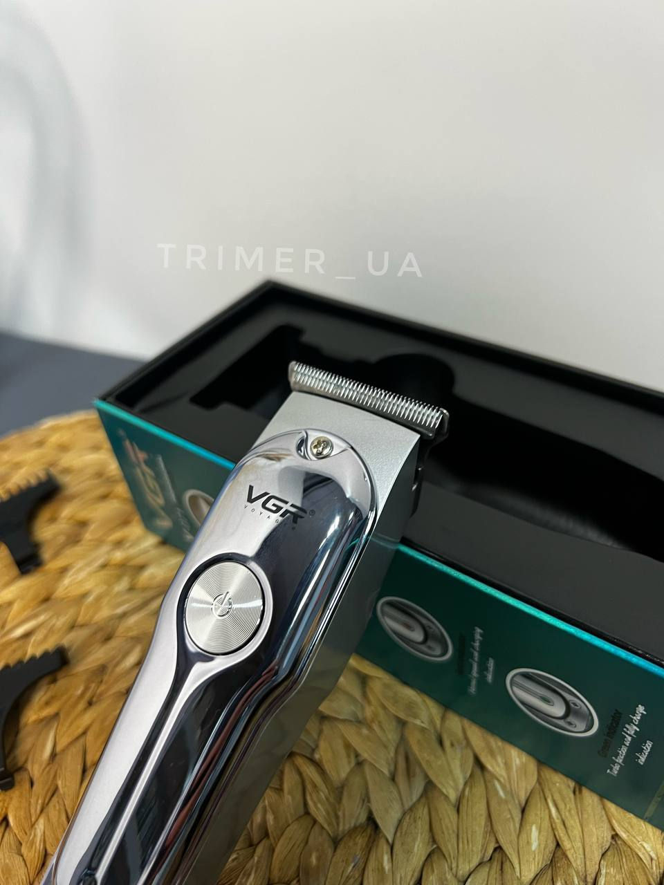 Прев'ю: Професійний тример з Т-подібним ножовим блоком для окантовки VGR V-071