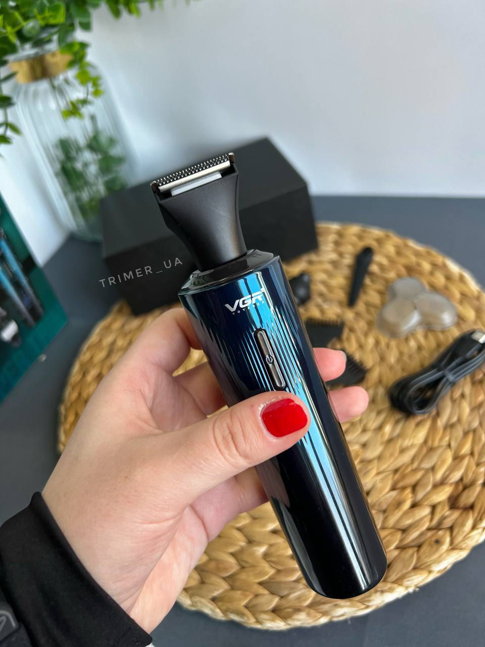 Прев'ю: Електробритва роторна VGR Proffesinal 3 in 1 Grooming Kit