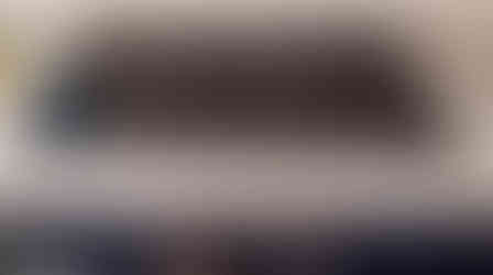 廚櫃用什麼顏色好？ 廚房總是五顏六色，有儲放各種顏色的食材、餐具和電器；普遍的設計都是做簡單的色調，例如白色、黑色；由於現代科技的技術，讓系統家具的表面材更加的豐富、多元，甚至結合自然的木紋、金屬、布紋，運用含浸過的色紙與牛皮紙層層排疊，在經由高溫高壓壓製而成自然又擬真的系統板、美耐板，讓室內設計的選擇變得更加多元。