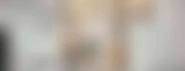 設計師合作案│維斯空間創研  在無心與設計師合作案例中，說到獨特的樓梯空間設計就不得不提到我們的合作好夥伴──維斯空間創研！此次的設計案運用到EGGER 優質白(W952 st15 )、水洗清水模(F637 st16)、灰色維琴察橡木(H3158 st22)作為主視覺配色、並以FENIX®齋浦爾紅(0751)作為點綴，呼應藤編餐椅的綠色，盡顯得整體視覺高級、微感奢華的北歐風格；值得注意的是，設計師將樓梯結合預製家具數位製程的模式，解決樓梯的畸零空間問題、擴大生活使用的收納空間，既不影響動線、更提升室內寬闊的視野，是不是既美觀又實用呀~  預製家具為需求者量身預製突破制式化且彈性製作的系統家具 ───────────────────────── 我們的設計師好夥伴資訊如下↓↓ 📙  維斯空間創研 📝 電話│02-23660757 📝 地址│台北市大安區泰順街40巷26號1樓