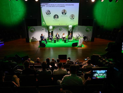 Fórum da UCI reúne líderes globais em Atenas para debater mobilidade sustentável e cidades cicláveis
