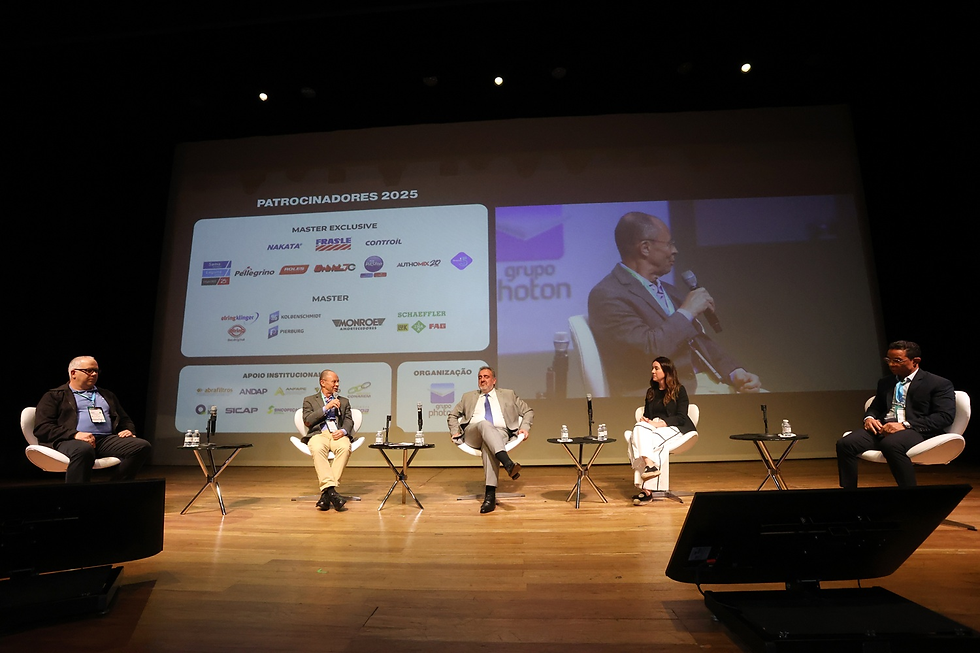 Painelistas debatem no Seminário de Reposição Automotiva/Foto: Divulgação