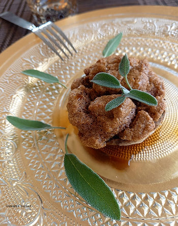 Champignons de Paris farcis au soufflé de châtaigne et à la sauge