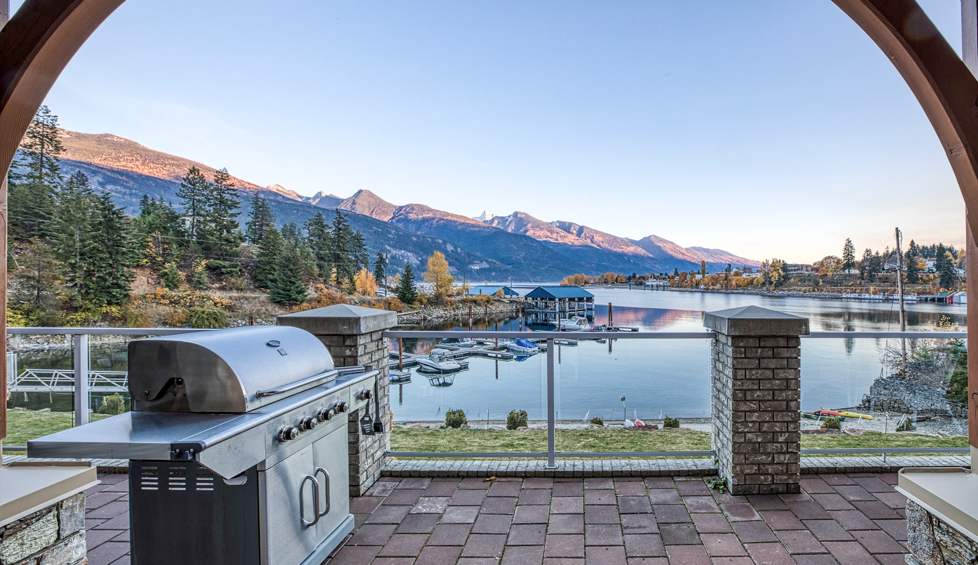 Waterfront Condo in Kaslo, BC. Bay Shore Escape, vacation rental