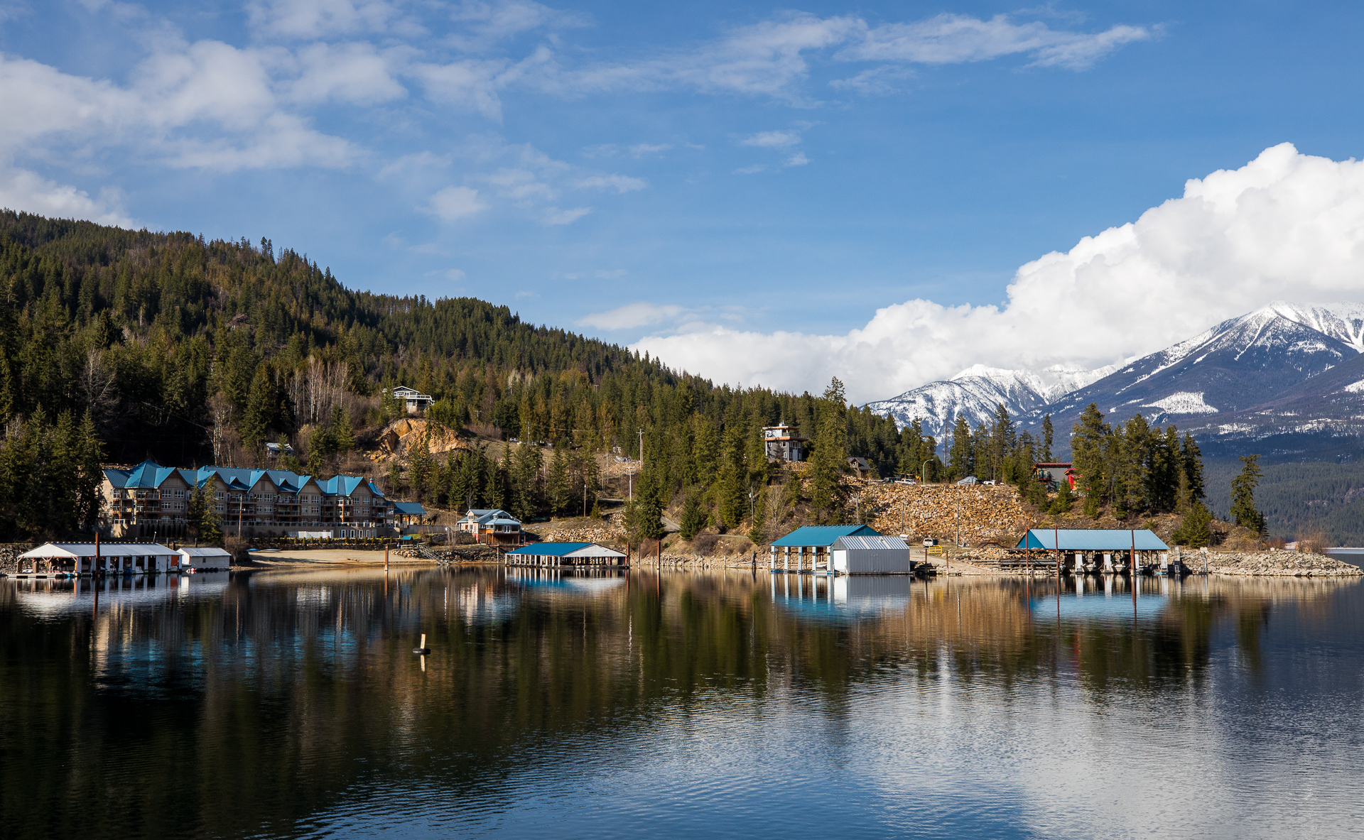 Waterfront Condo in Kaslo, BC. Bay Shore Escape, vacation rental