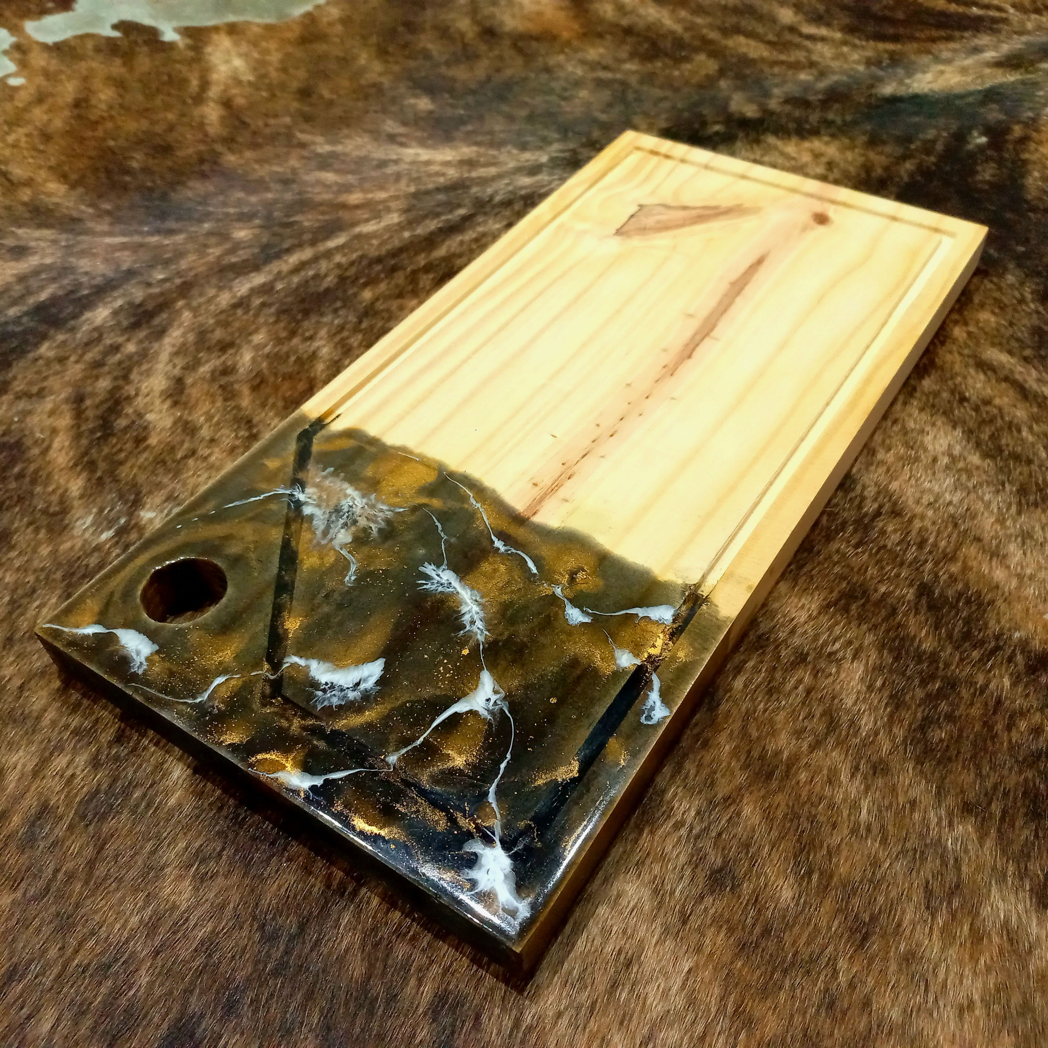 Diseño artesanal y exclusivo en magnifica tabla para Picada o Asado M40x20cm