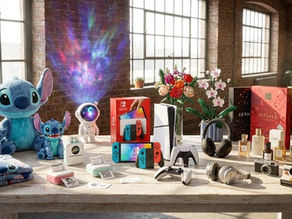 Imagen luminosa con los regalos más vendidos de la Navidad 2025 sobre fondo claro.