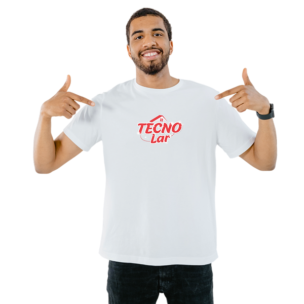 Colaborador Vestindo Camisa Tecno-lar Tecnolar Indústria