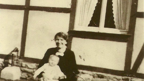 Gedenkstein zur Erinnerung an Anna Stollenwerk in Leversbach