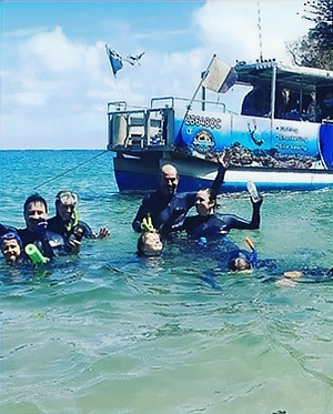 Island-Time-Cruises-family-snorkelling_e