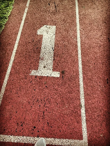 رقم واحد على التراك