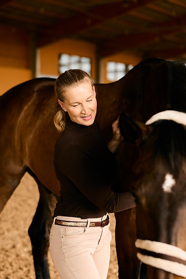 nunucreates_Taktklar Pferdephysiotherapie Anja S. web_ 47.jpg