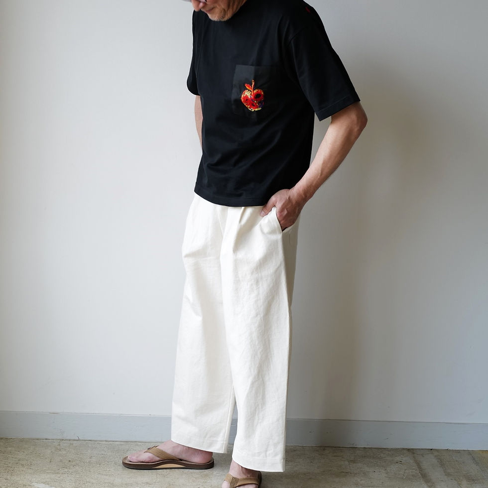 人気の刺繍りんごTシャツ