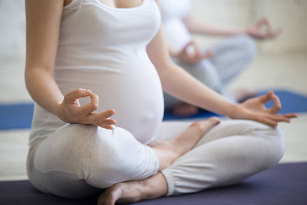 yoga prenatal.jpg