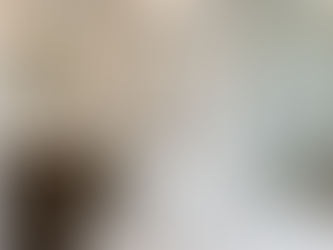 Luxury tile trends Houston homes with marble-inspired tiles, textured walls, and porcelain floors in a high-end bathroom.