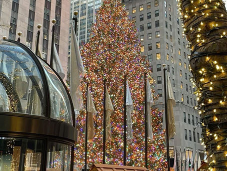 Sapevate che l'iconico albero di Natale del Rockefeller Center, simbolo delle festività a New York, ha un'origine tutta italiana?