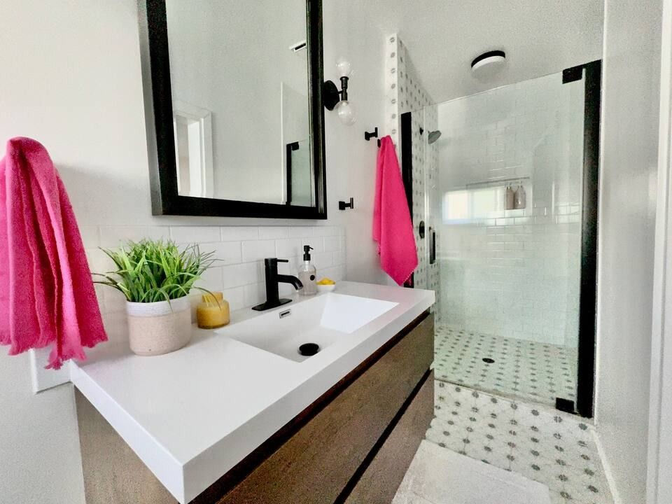 03-bright-bathroom.jpg