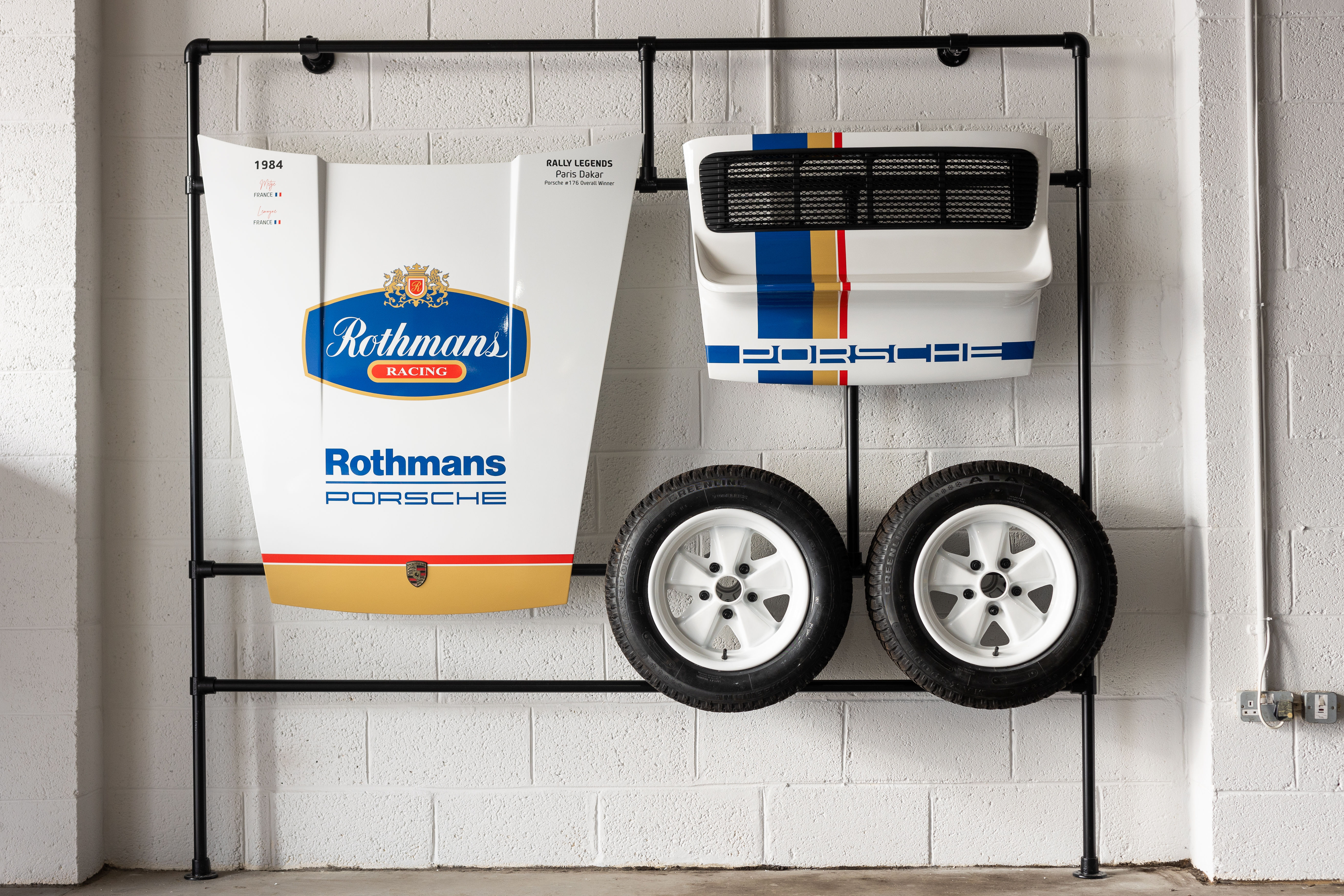 1984 Porsche 911 SC Display