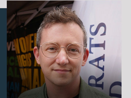 »Wir sind hier, weil ich mich als trans Person mit einem Kind in Amerika nicht mehr sicher gefühlt habe«