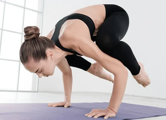 Yogadaywithedhyayn Unser yoga center bietet ein vielfältiges angebot an yogakursen z.b.: yogadaywithedhyayn