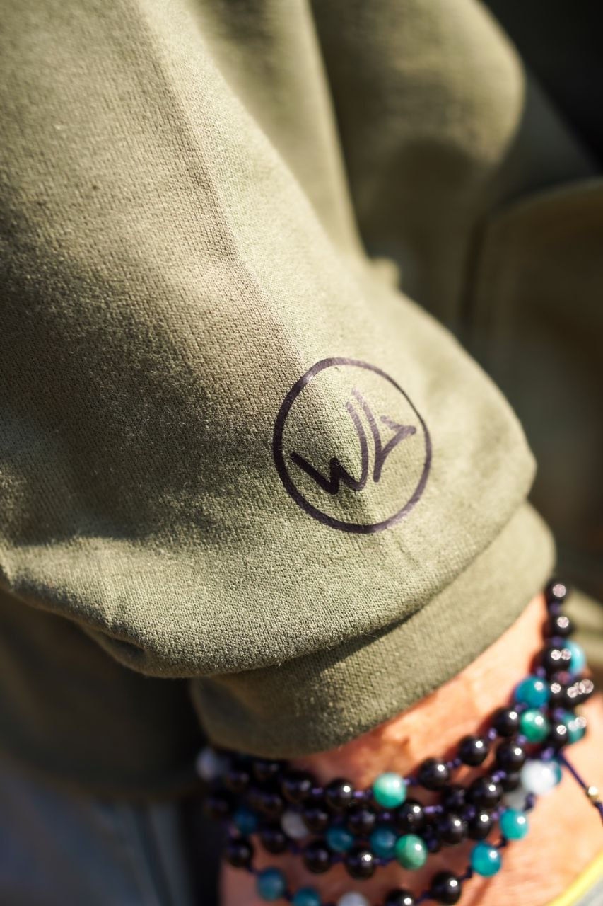 Miniaturbild: Hoodie mit WL Tag auf Brust und Ärmel