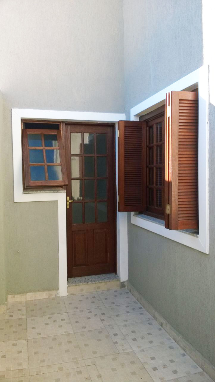 Porta da área de serviço