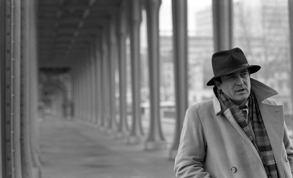 Bernardo Bertolucci sur le tournage du court métrage "Le Voyageur italien" le 7 janvier 1982.