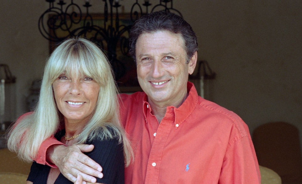 Michel Drucker et sa femme Dany Saval en vacances dans leur propiété d'Eygalières le 1er juillet 1998.