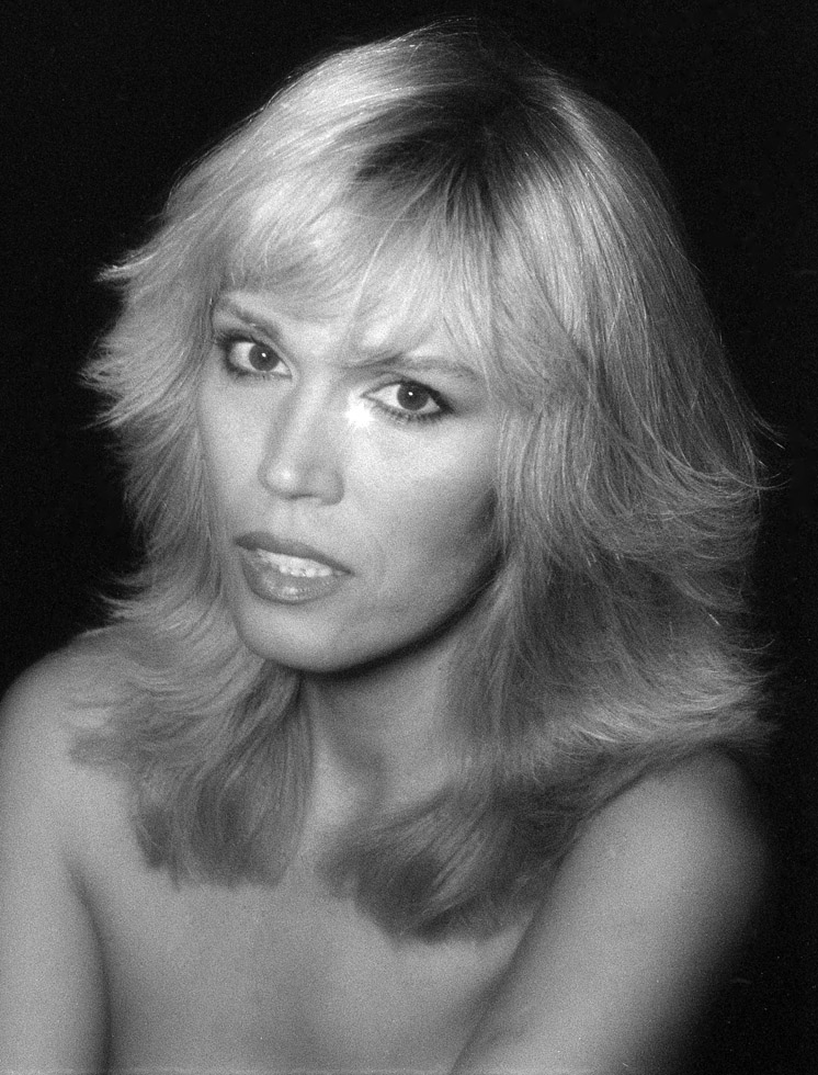 Amanda LEAR