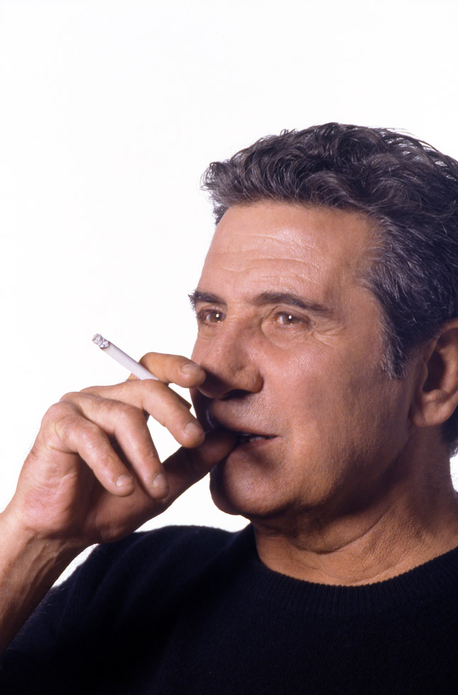 Gilbert Bécaud en studio à Paris le 1er juillet 1993.