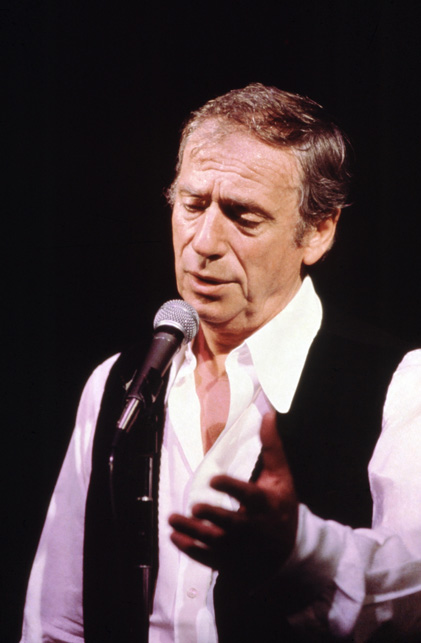 Yves MONTAND