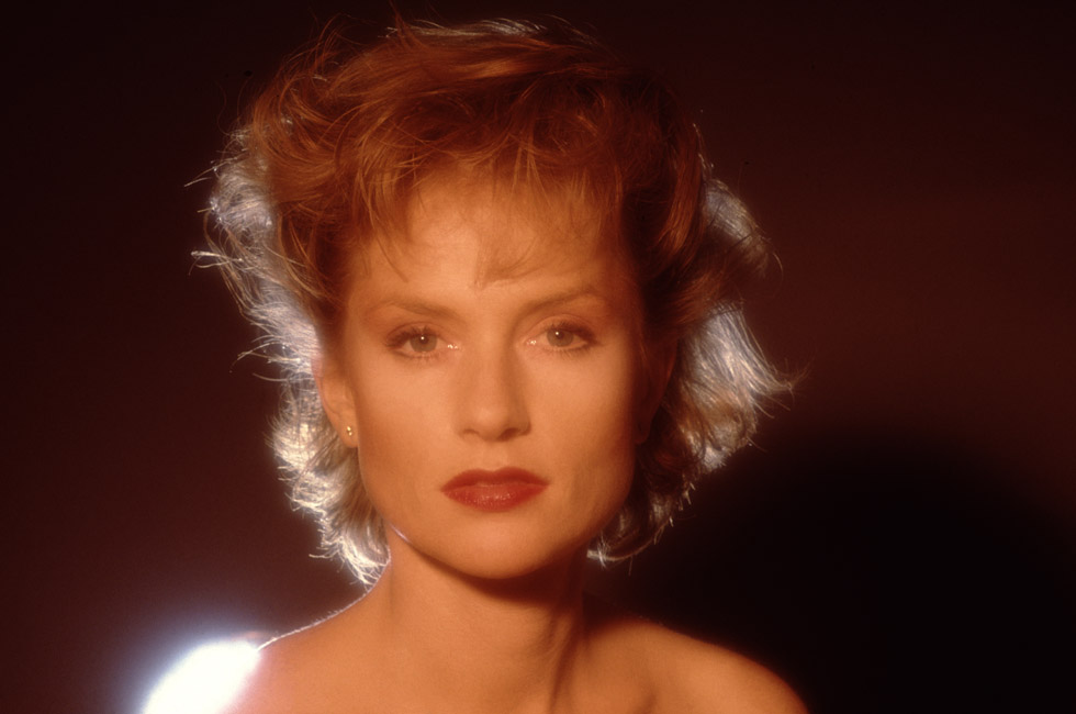 Isabelle Huppert en studio en juin 1984.