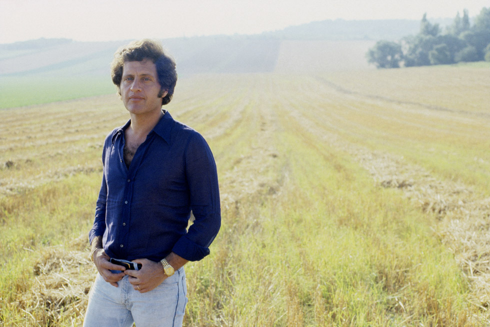 Joe Dassin chez lui à Feucherolles en août 1978.