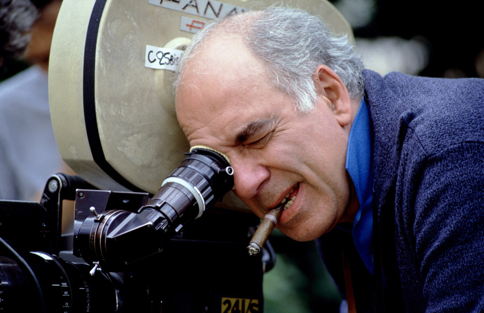 Jacques Deray sur le tournage du film 'Maladie d'amour" dans les Landes le 14 juin 1987.