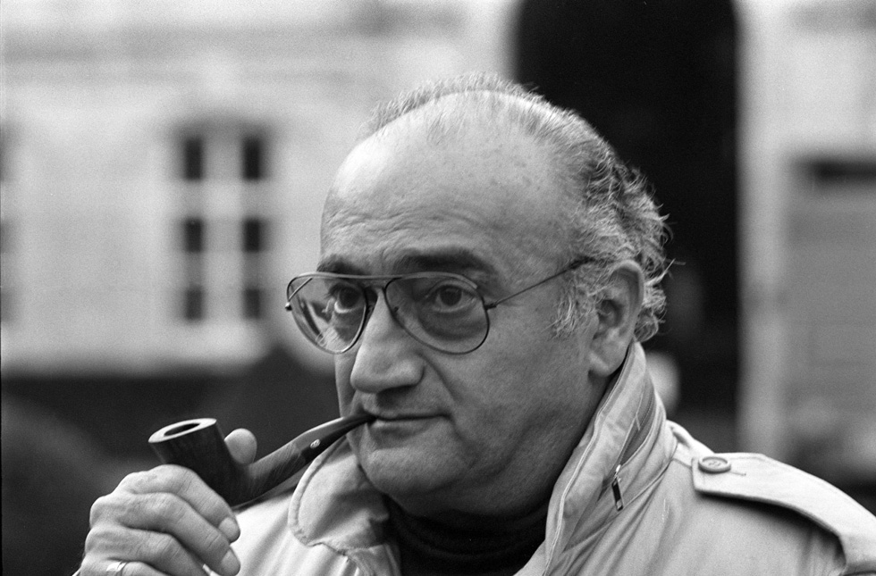 Henri Verneuil sur le tournage du film "Mille milliards de dollars"  21 août 1981.