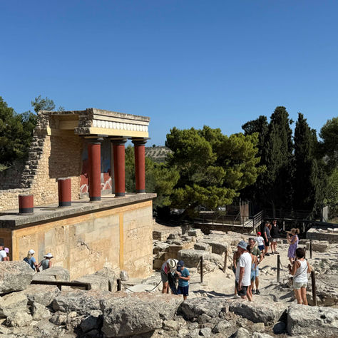 I + 9 : Were the Minoans really peaceful?