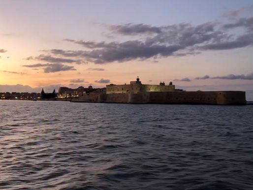 E - 212: Why are there no Genovese Settlements in Sicily and Southern Italy?
