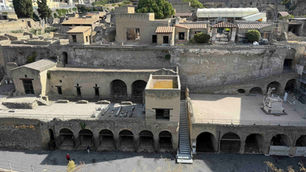 J + 20 : Herculaneum & Pompeii