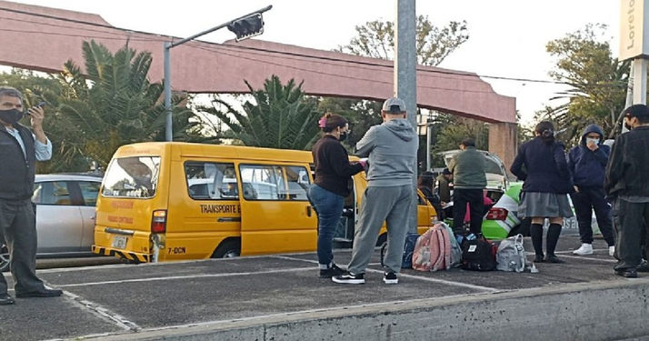 Metrobús se impacta contra transporte que llevaba estudiantes