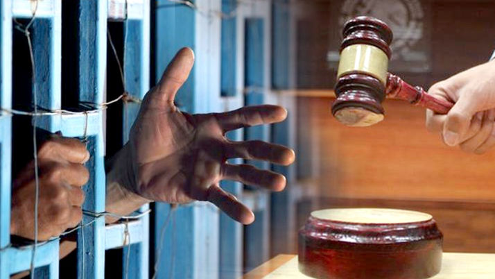 Mató a su esposa y sus dos hijos, autoridades lo condenan 119 en prisión