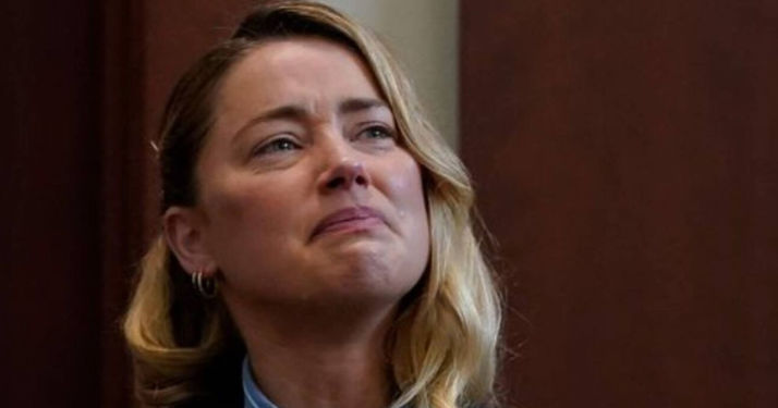 Amber Heard pide prestado para pagarle a Johnny Depp, sus amigos le dan la espalda