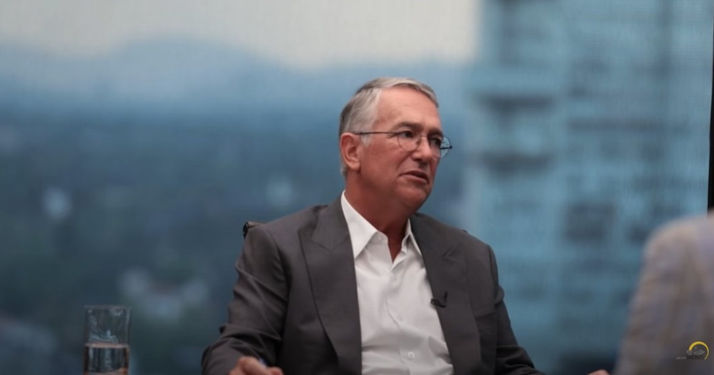 Ricardo Salinas discute con un extrabajador por «malos tratos» en Elektra