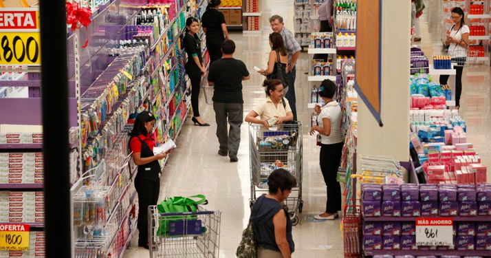 Confianza del consumidor sigue a la baja por cuarto mes consecutivo