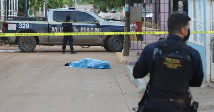 Hombre muere al darse un disparo por error, estaba en medio de una riña