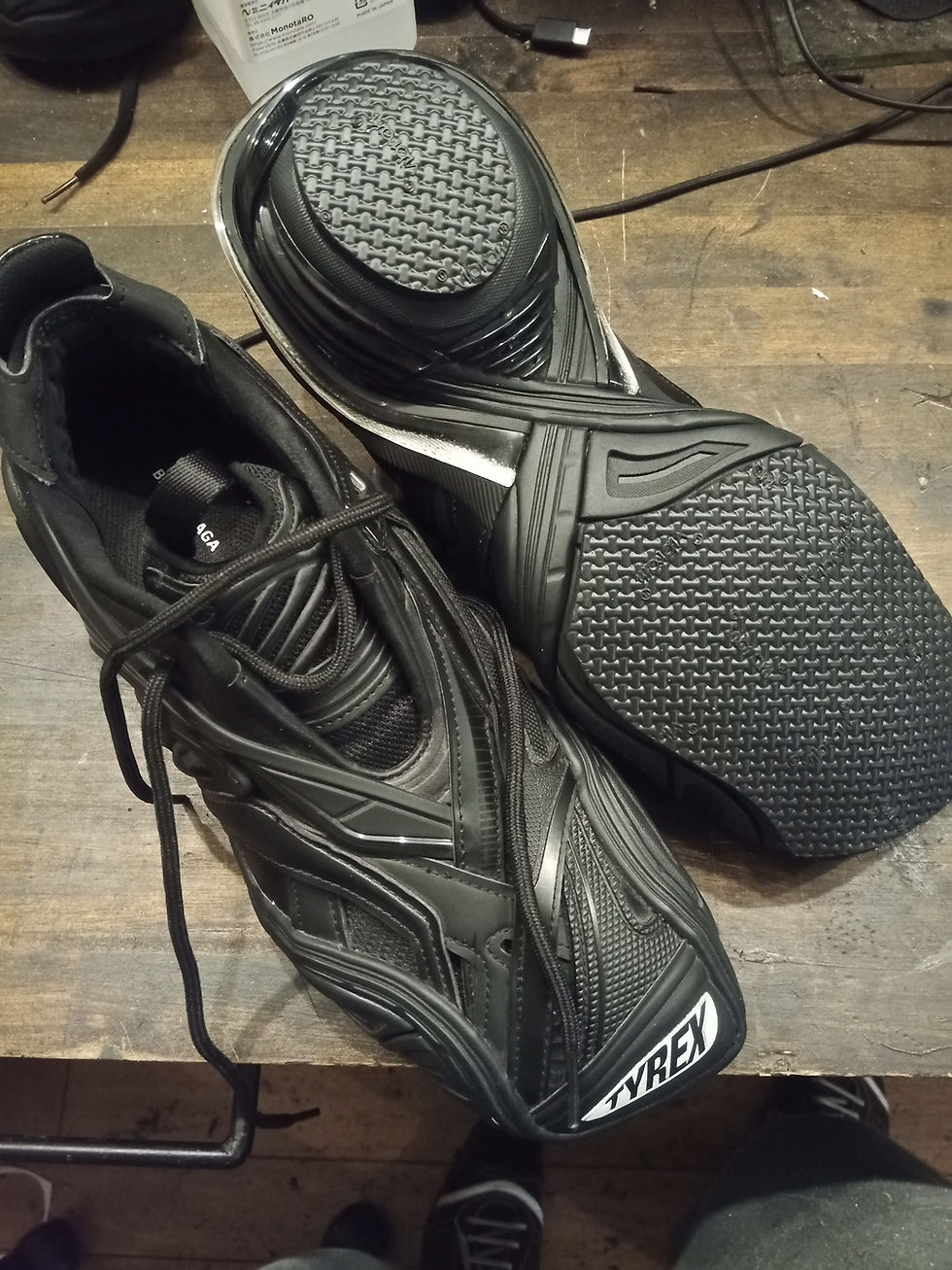 BALENCIAGA バレンシアガ TYREX 新品 補強