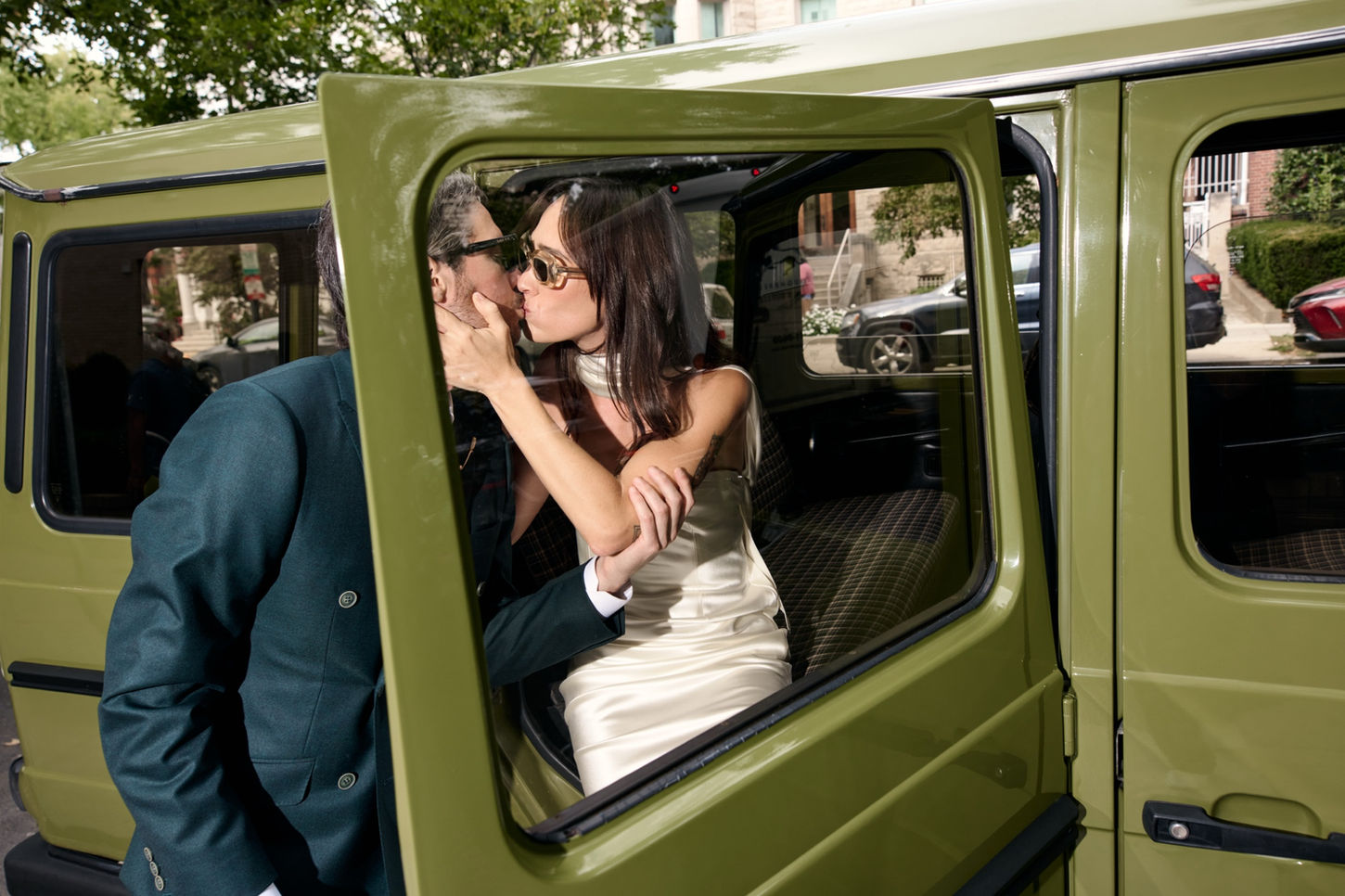 Fashion-forward couple kissing in a vintage G-Wagon, captured in an editorial wedding moment by Calenrose.