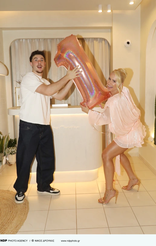 Λαμπερό party ομορφιάς της Χριστίνας Μπίτα στο Παλαιό Φάληρο (φωτος)